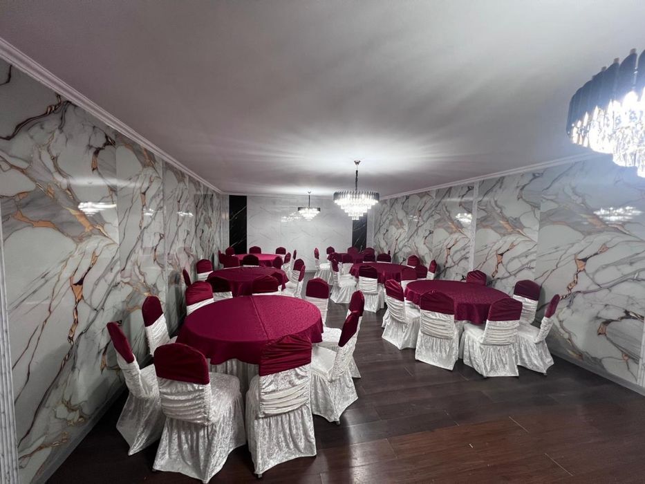 Сдам в аренду стол со стулями . Стол круглый , стол квадратный .