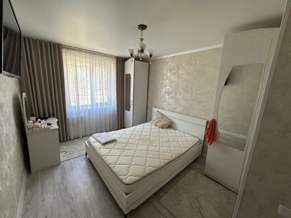 Продам спальный гарнитур