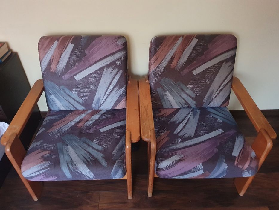 Мебели масивна дървесина.