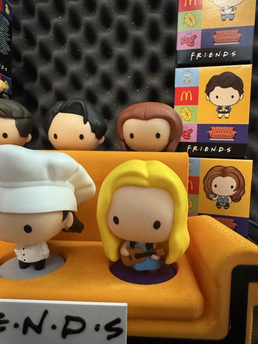 Set complet Friends McDonald’s + canapea 3D personalizată