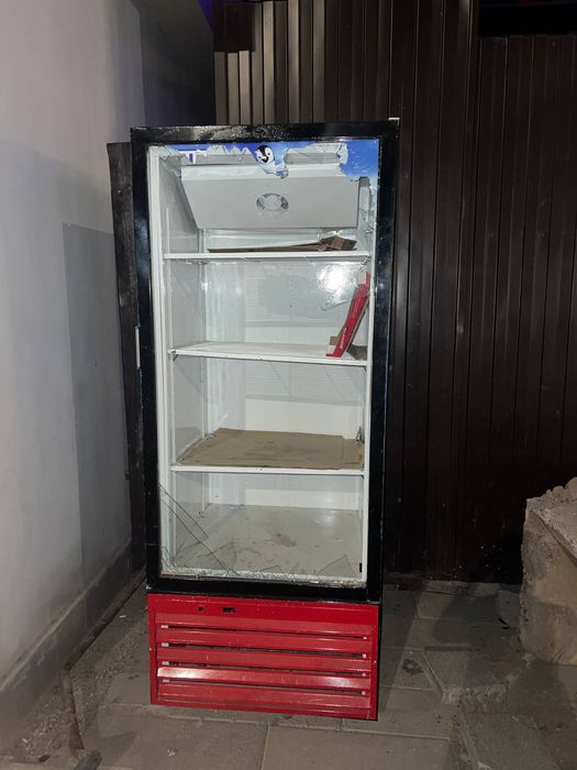 Витринный холодильник, 550л