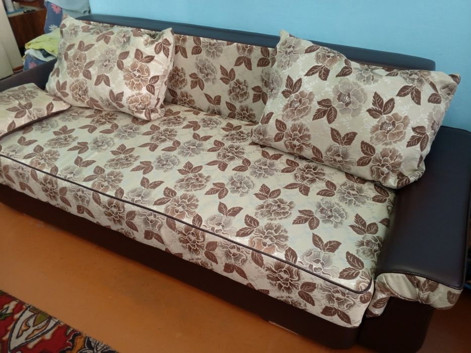 Продам диван тахта.