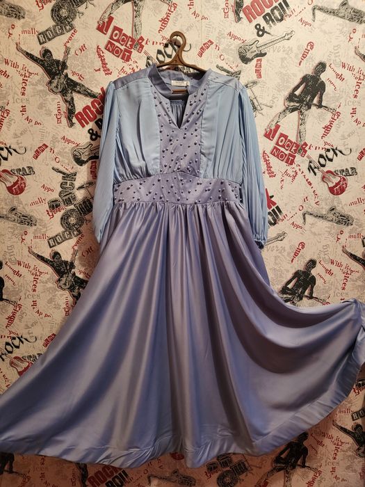 Продам  платья женские новые .