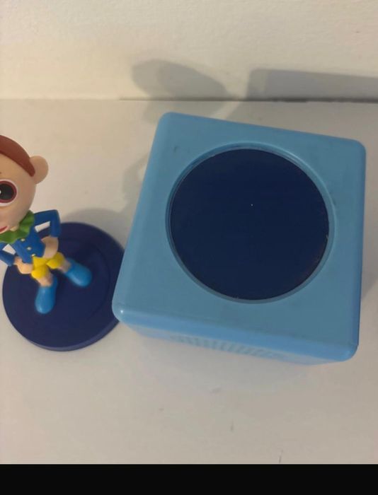 Boxa audio litera si 3 figurine