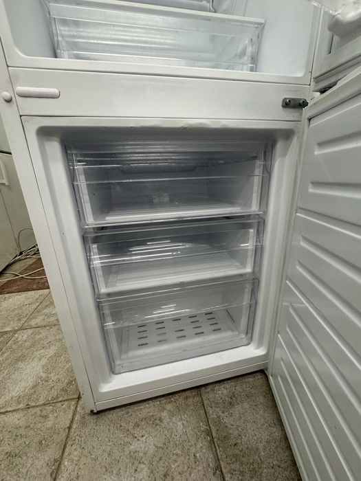 Хладилник със диспесър finlux