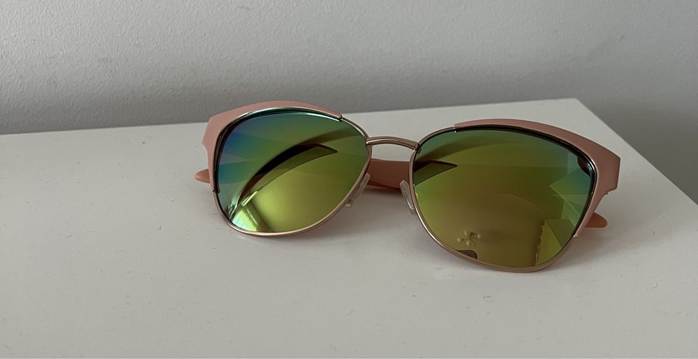 Ochelari de soare cu rame roz prăfuit Tahari