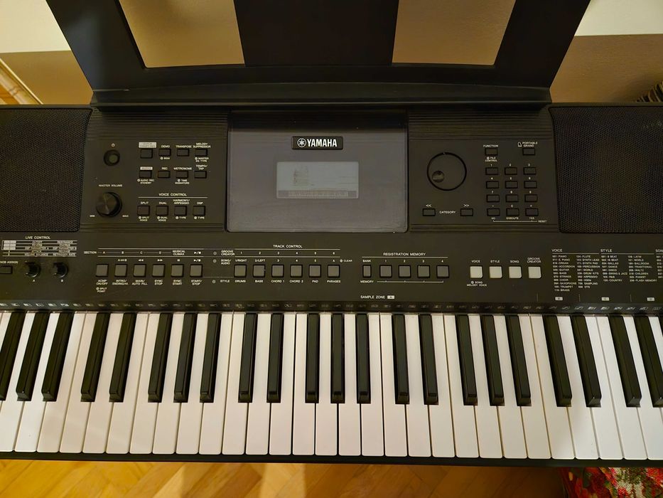 Pian Digital Portabil Yamaha PSR-E463
