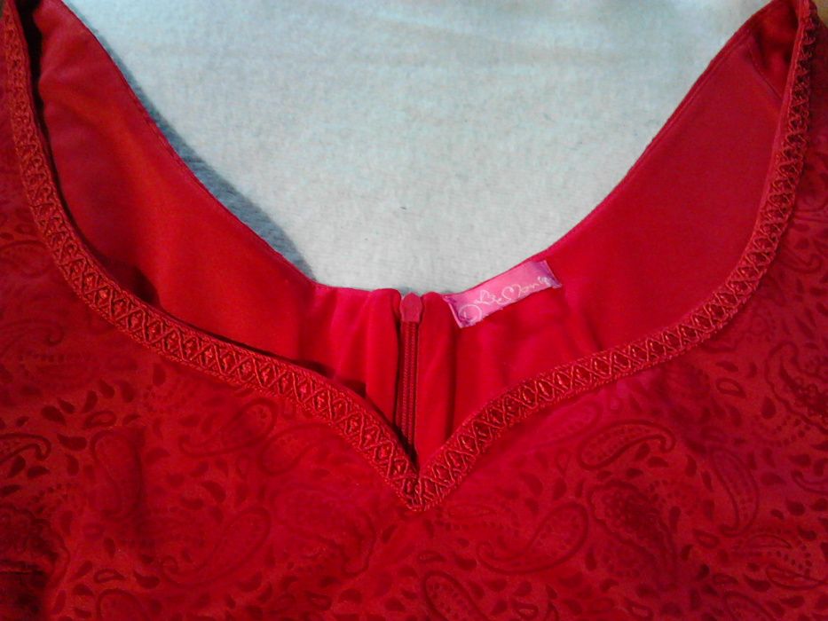 rochie roșie deosebită