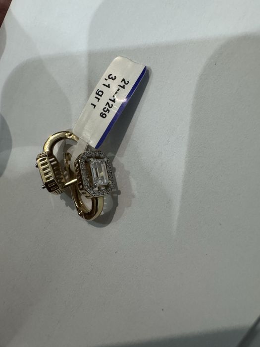 Продам золотые серьги