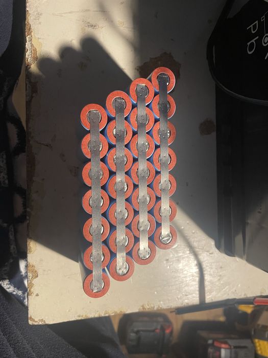 Confectionez/repar baterii 3s sau 4s din celule 18650 li-ion.