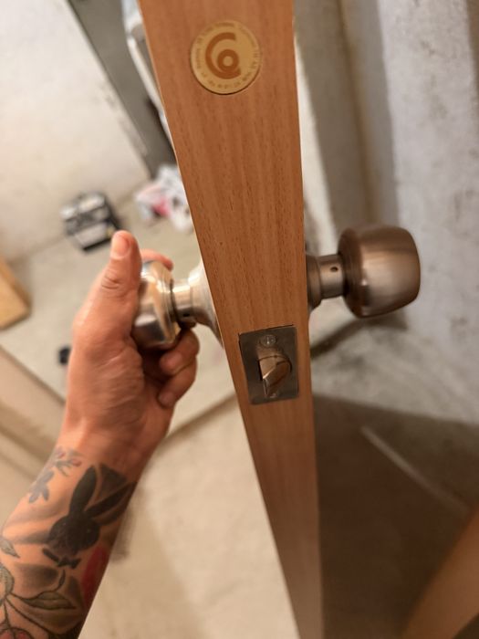 Дървена врата в перфектно състояние