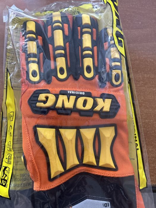 Продам кожаные и противоударные перчатки