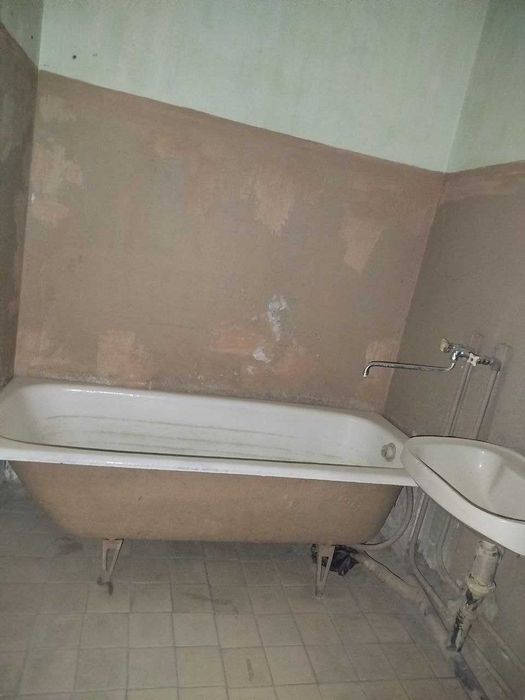 4х комнатная квартира без ремонта на районе Супера