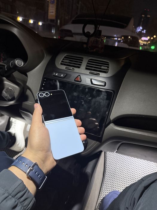 Samsung Z Flip6 yengi