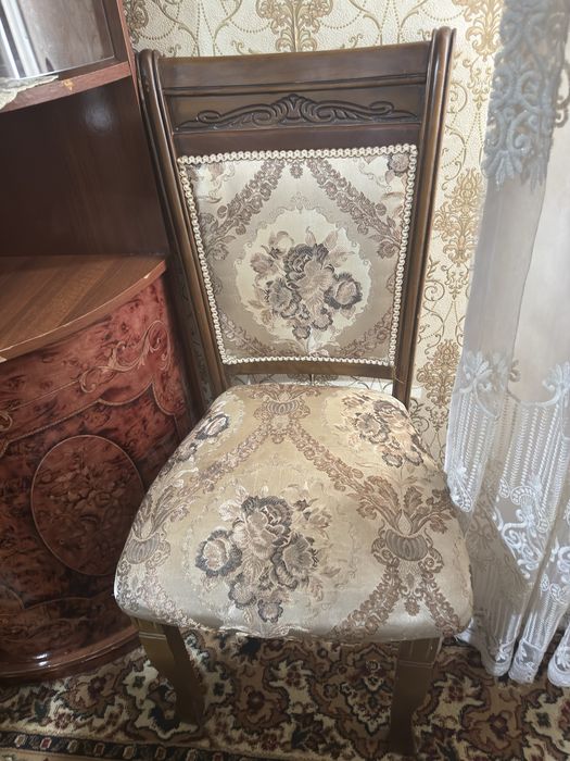 Стол и 16 стульев б/у