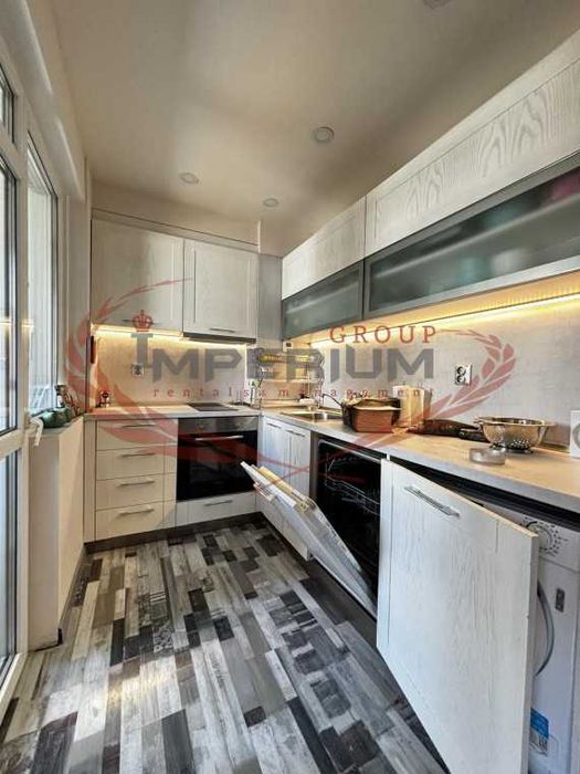 Дава се под наем Тристаен апартамент в Варна, Базар Левски - 80 кв.м за 765 € - Снимка #2