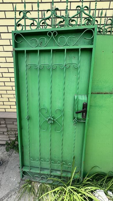 Ворота в комплекте продается