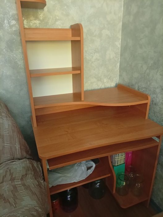 Продам компьютерный стол