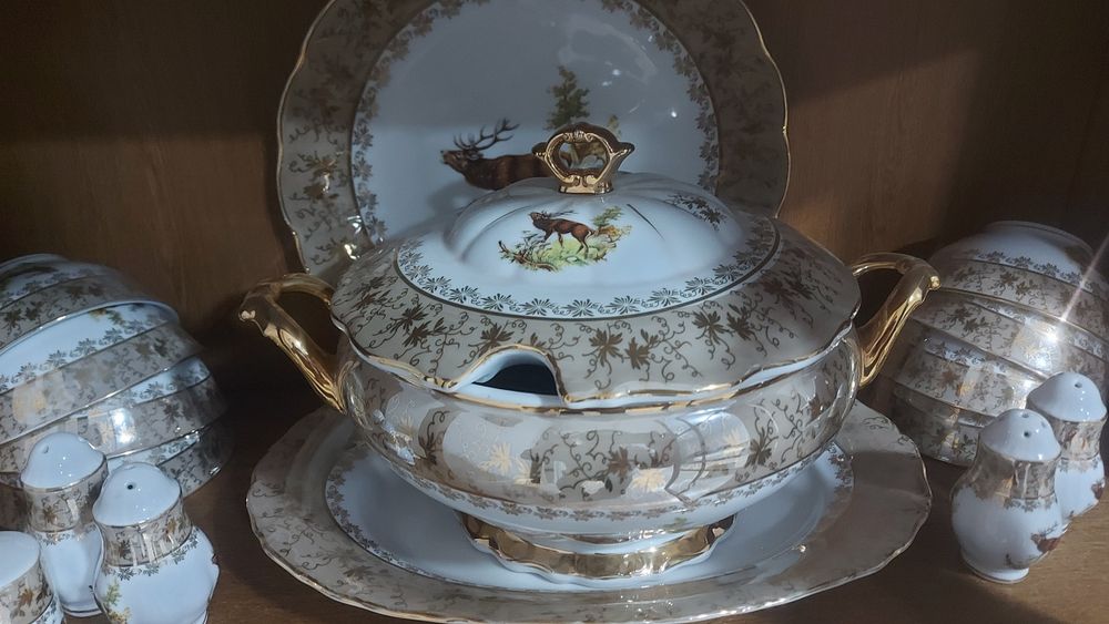 Продам сервиз чайно-столовый