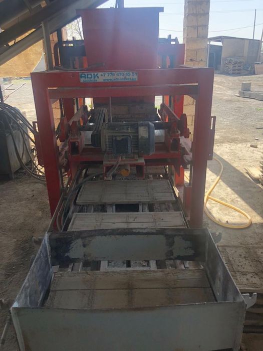 Шлакоблочный аппарат (станок)