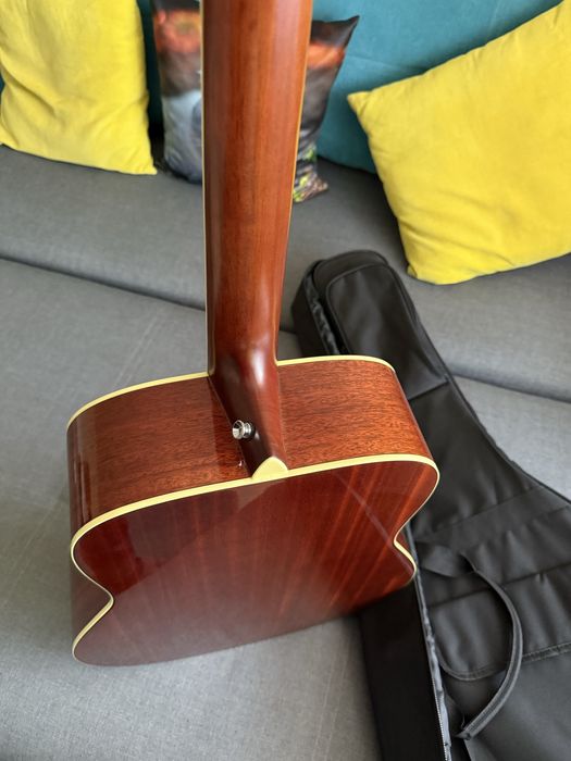 Акустическая гитара