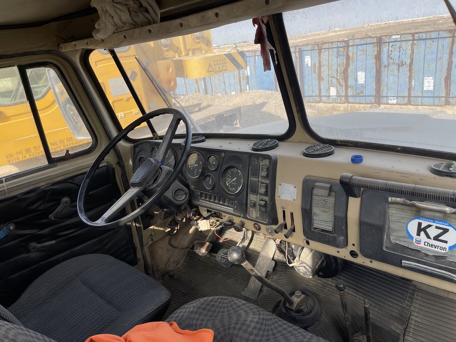 Продается бурильно-крановая машина Урал БКМ-515