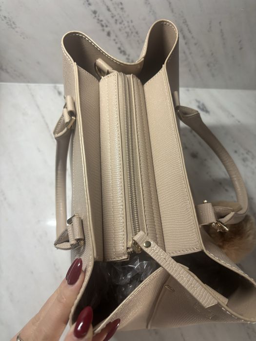 Дамска чанта с ключодържател