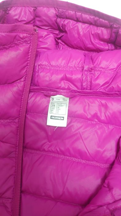 Vând geacă de puf mărimea Xs,dar merge la un S.