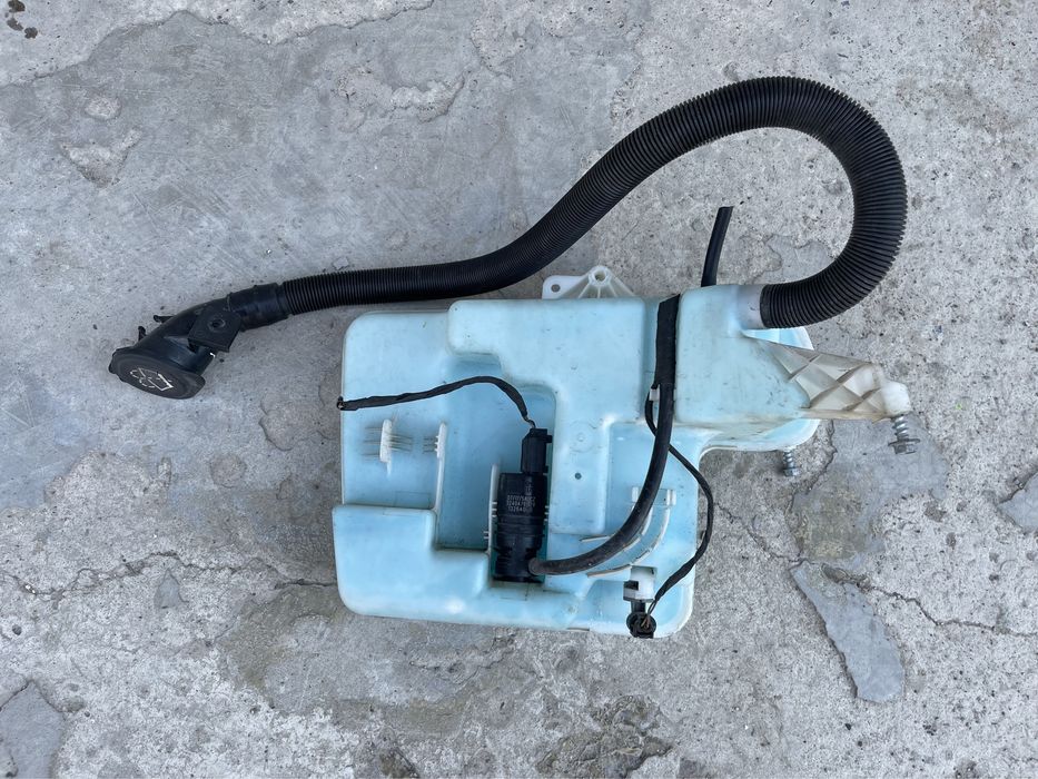 Бачок омывателя в сборе на BMW E60 БМВ Е60