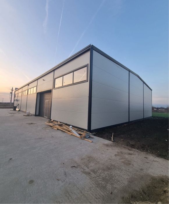 Hala metalica invelita cu tabla sau panouri