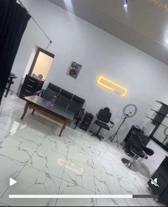 Сдаю в аренду готовый салон красаты