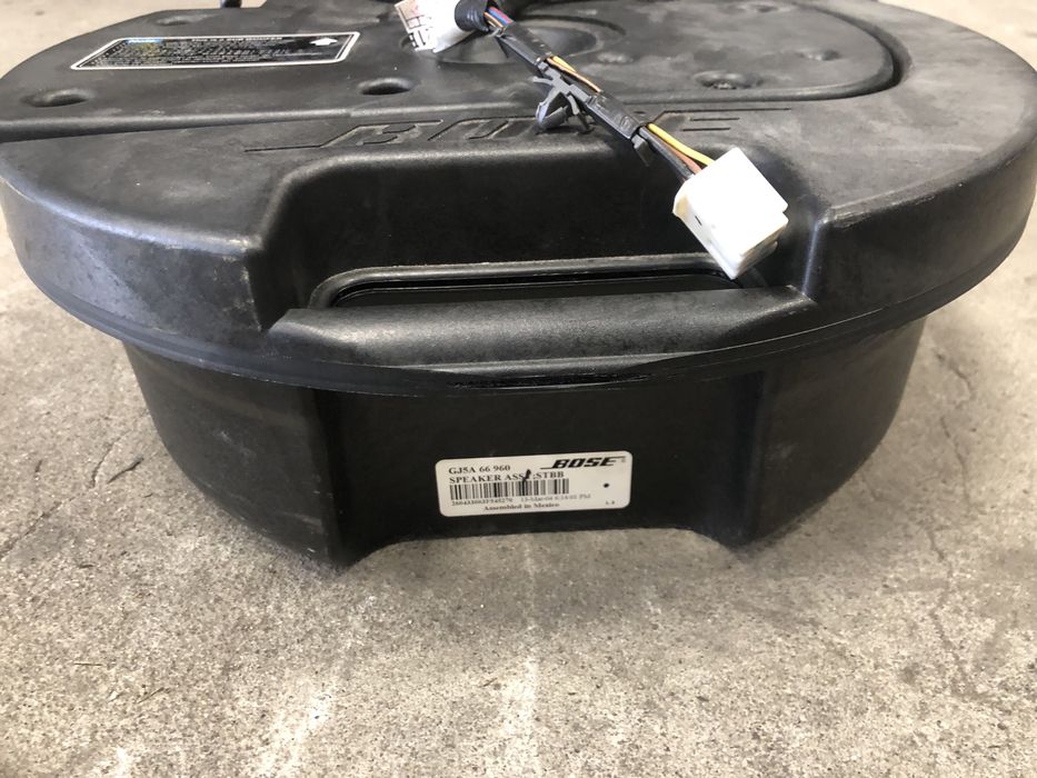 Bose subwoofer Mazda