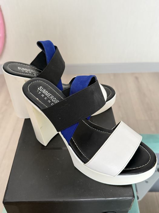 Продаю босоножки