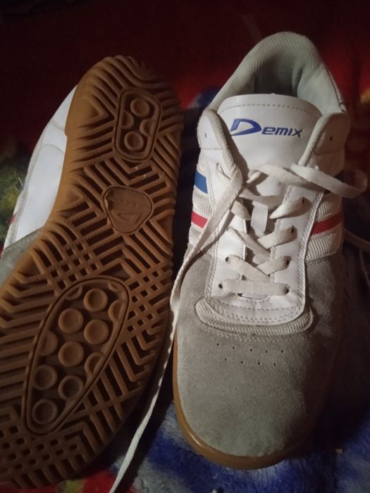 Продам мужские кроссовки