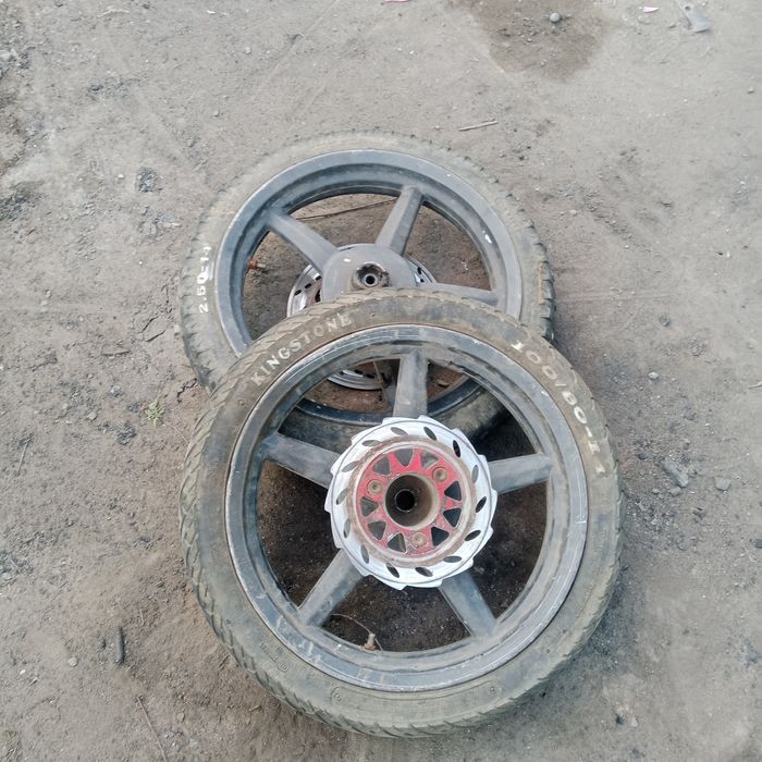 Диски с покрышками Задние 100/80-14, передние 2.50.14