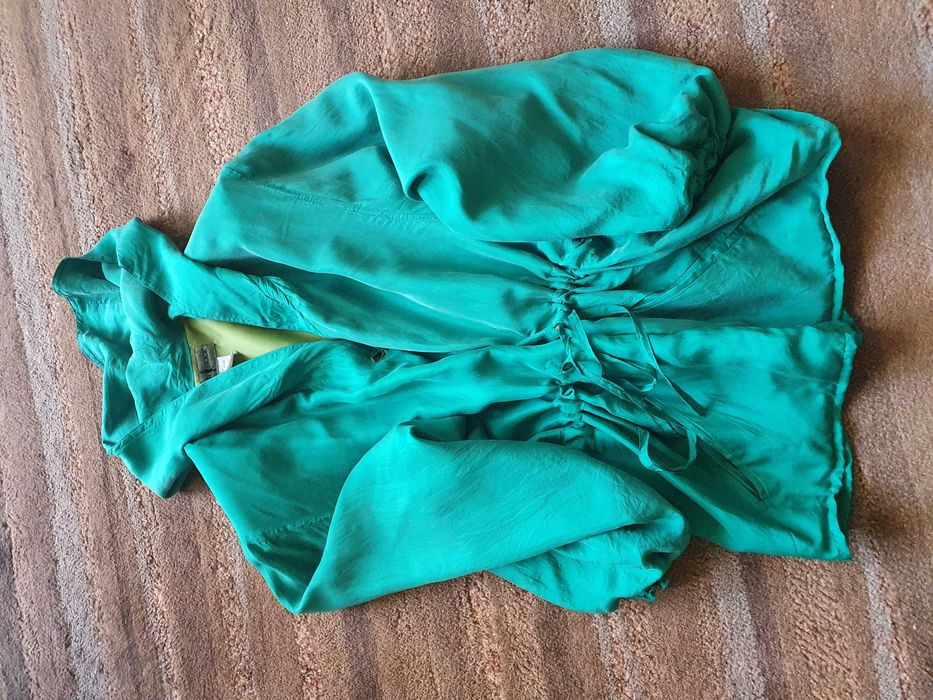 Пролетно зелено якенце