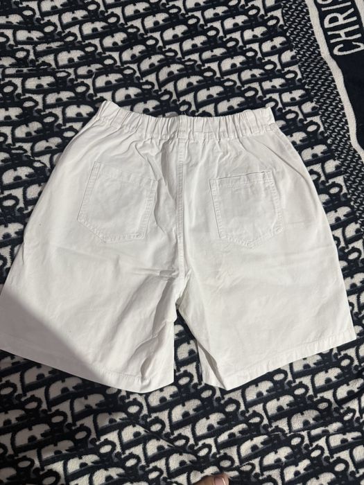 Белые новые шорты