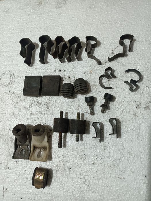 Крепежи за Мерцедес 124