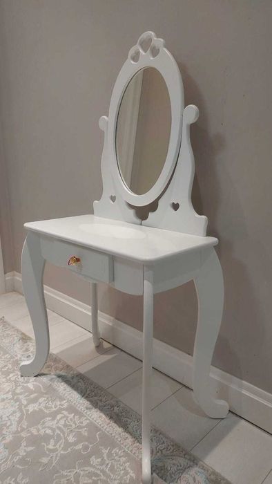 Детский туалетный столик