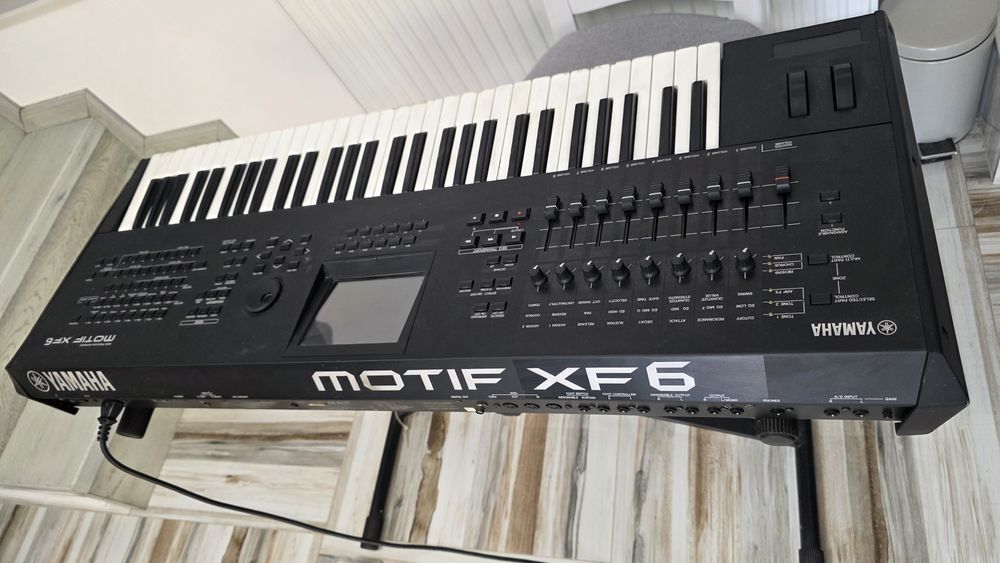 Vand orga Yamaha Motif XF6