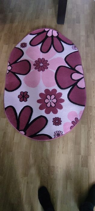 Vând covor oval , dimensiuni 150/100