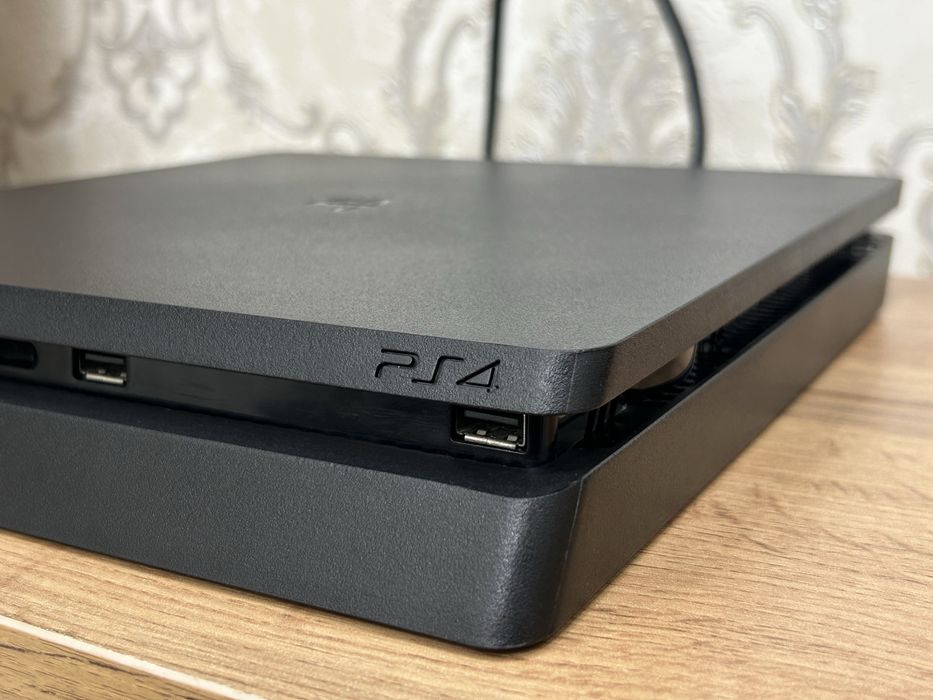 PlayStation 4 Slim