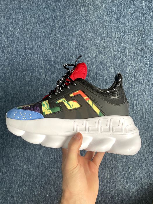 Versace chain reaction