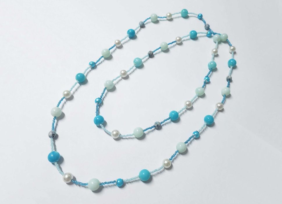 Coliere lungi frumoase, lucrate din margele, unicate , se pun dublu