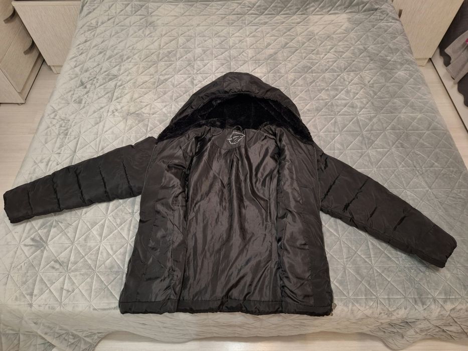 Черно дамско яке,размер L.