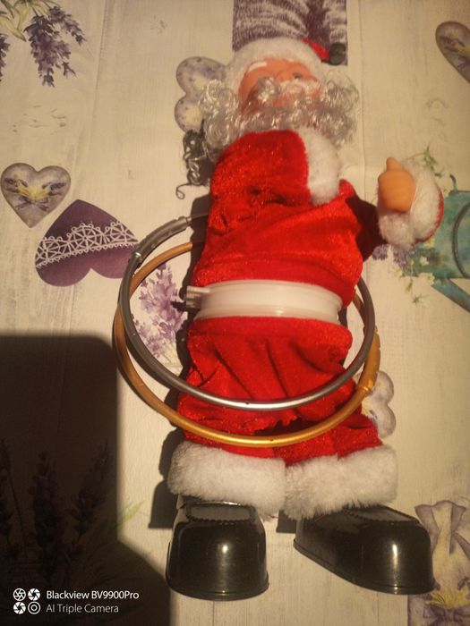 Mos craciun muzical in cutie aproape nou