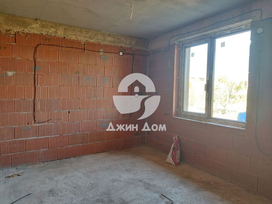 Предлагаме едноетажна къща в с. Горица