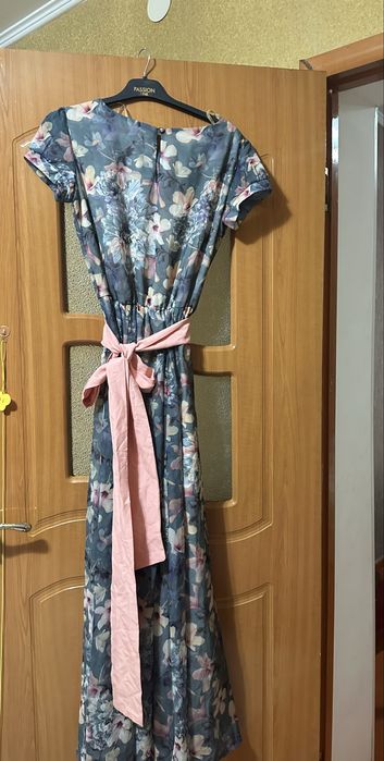Продам 4 платья