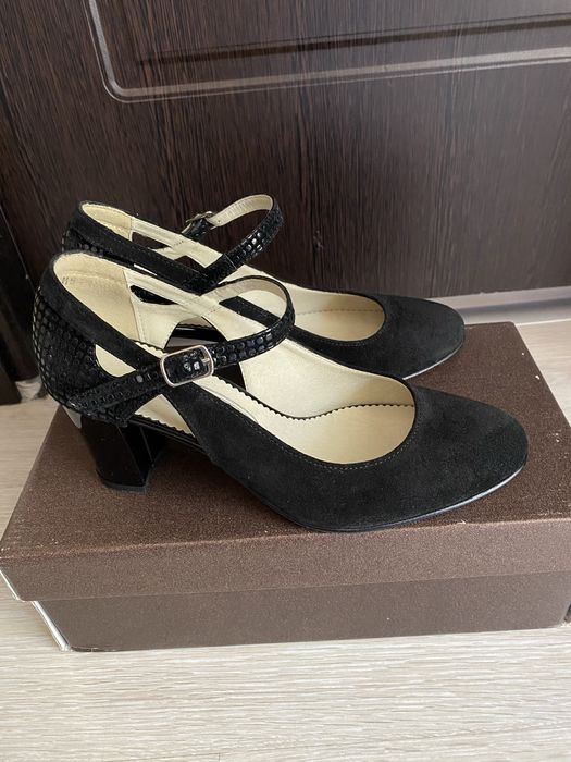 Vand pantofi dama din piele intoarsa