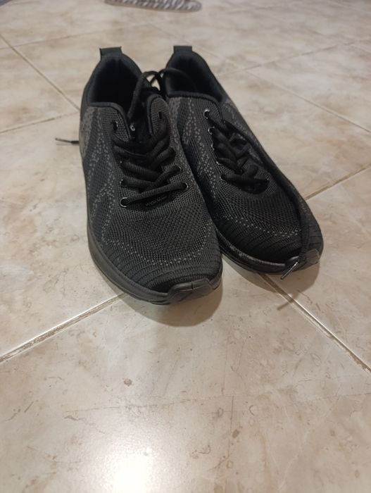 Продам кроссовки мужские